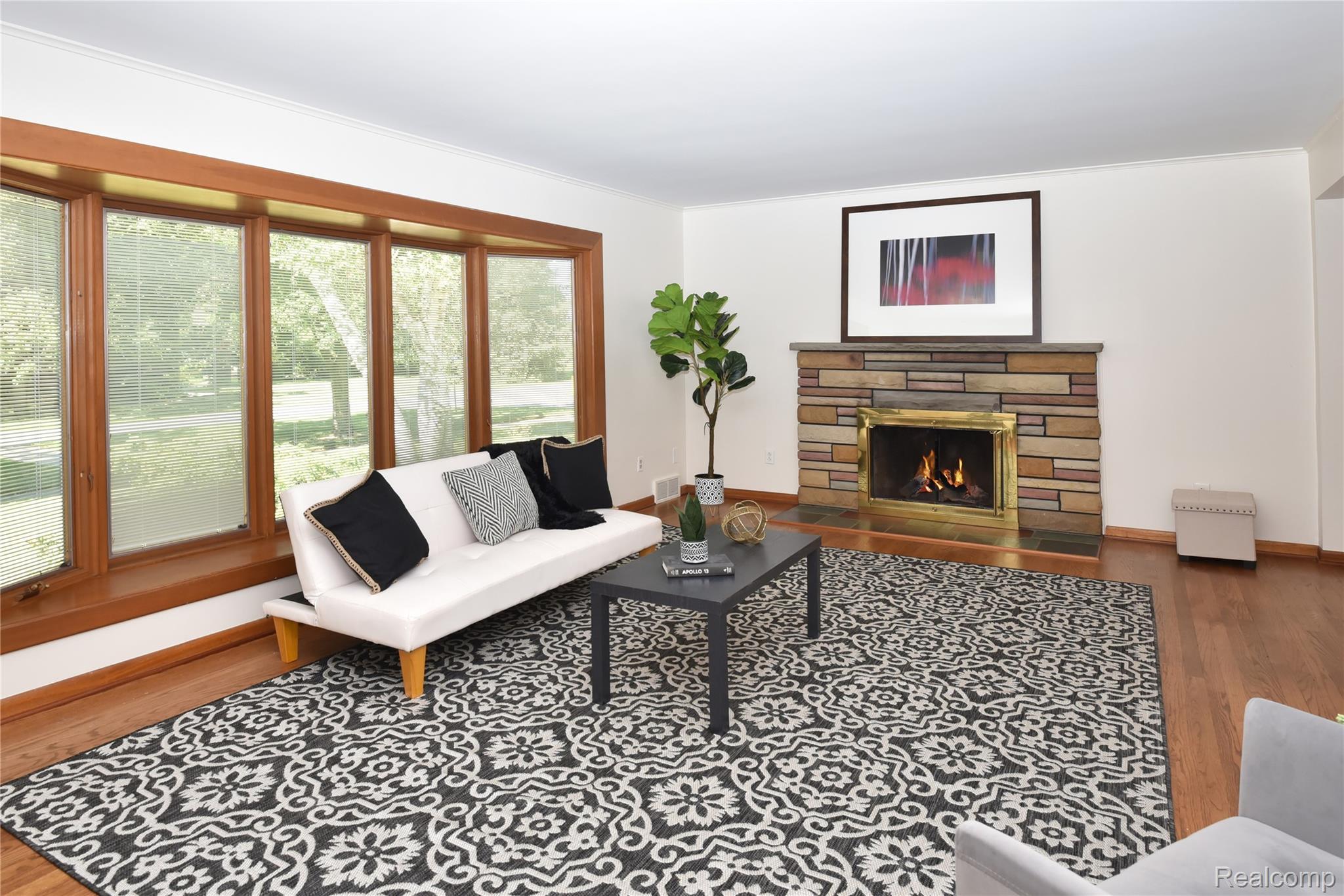 18146 Riverside Drive