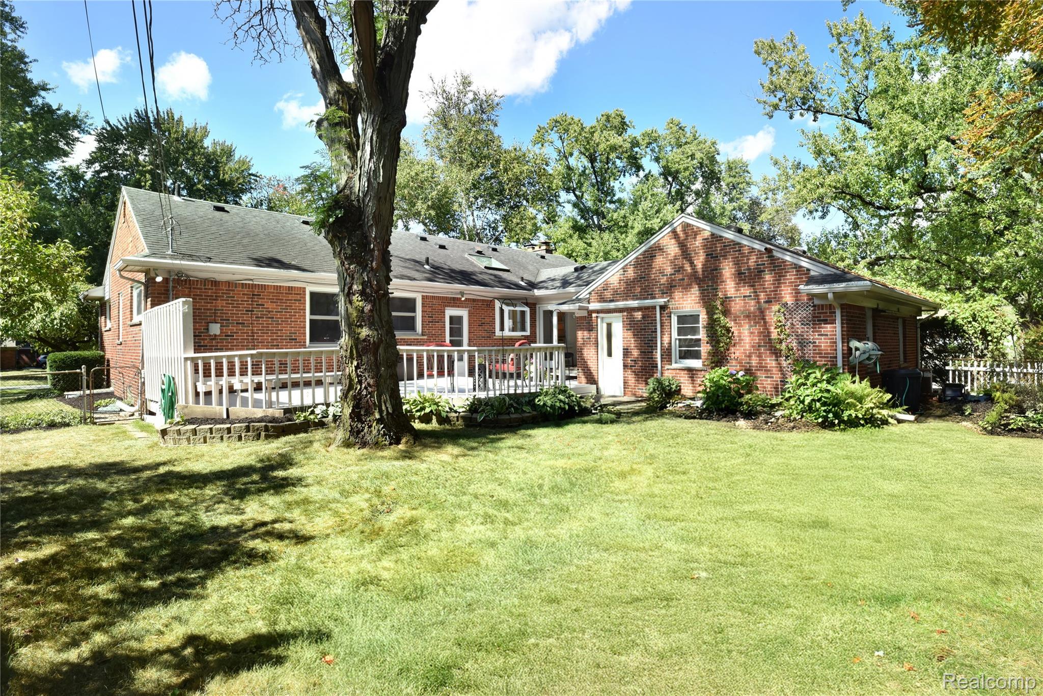 18146 Riverside Drive