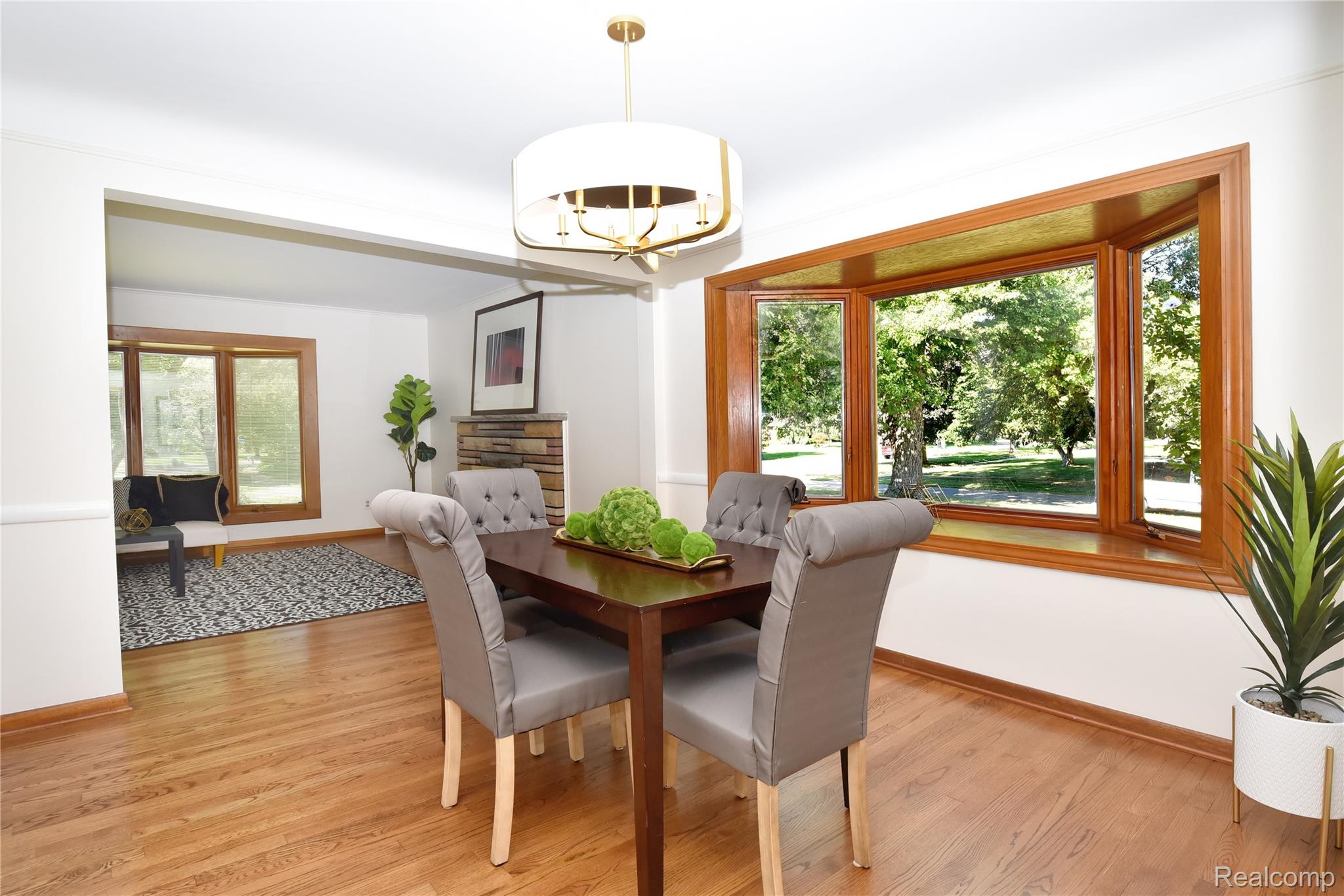 18146 Riverside Drive