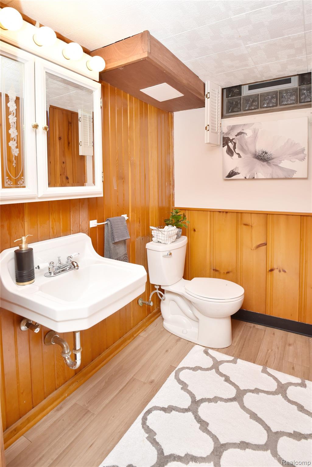 18146 Riverside Drive