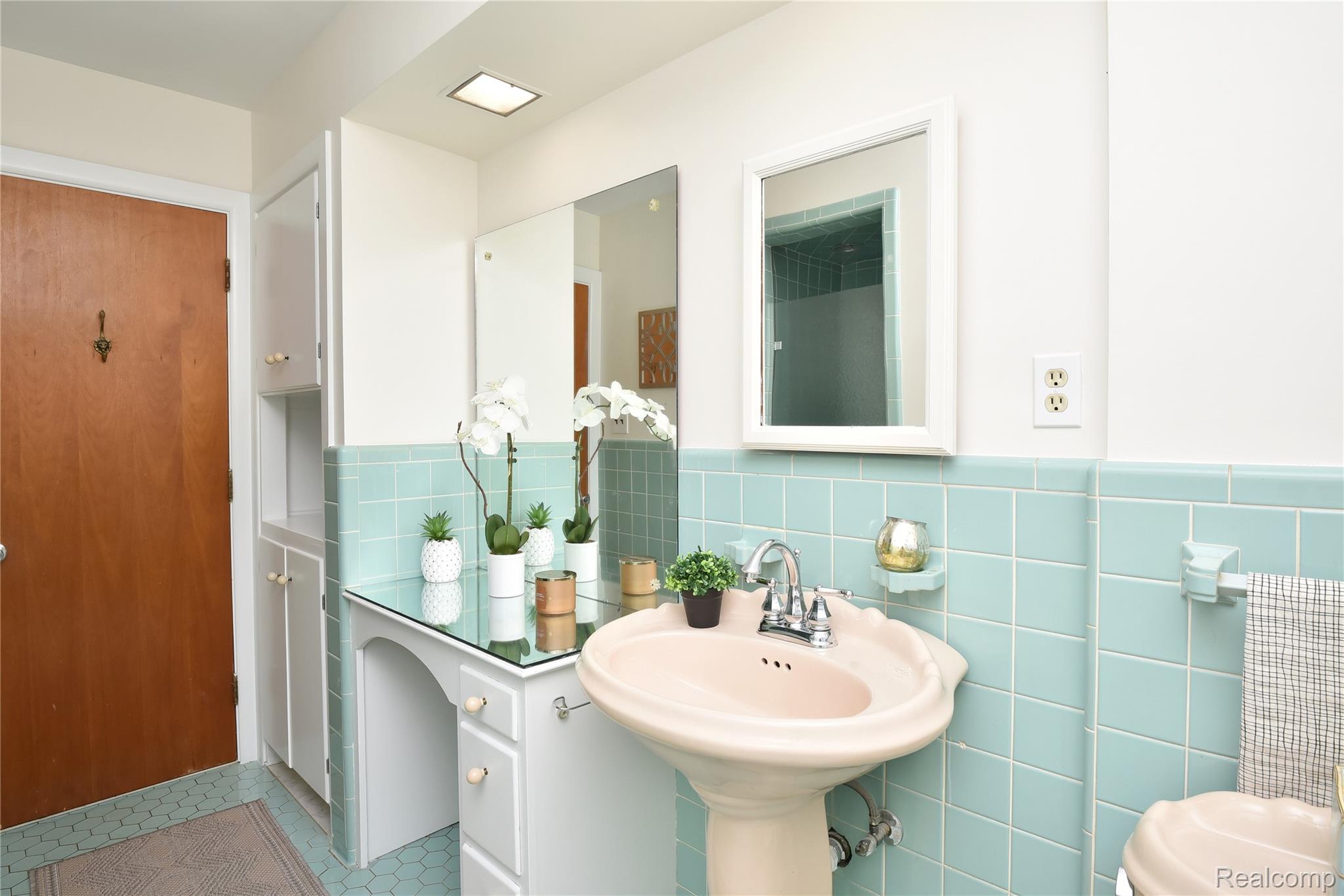 18146 Riverside Drive