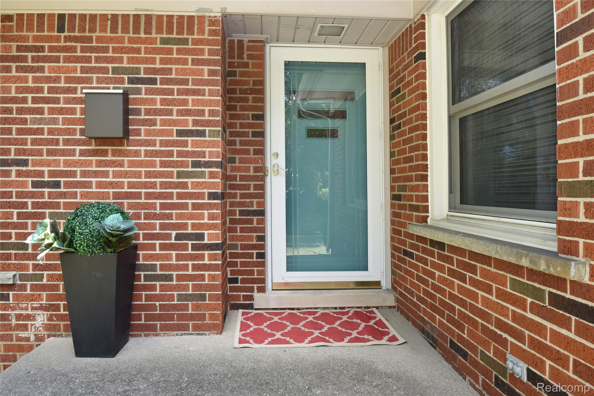 18146 Riverside Drive