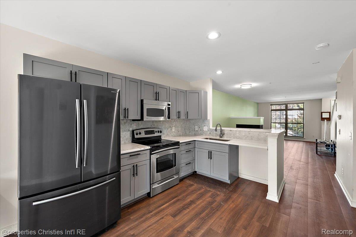 3246 Camden Drive