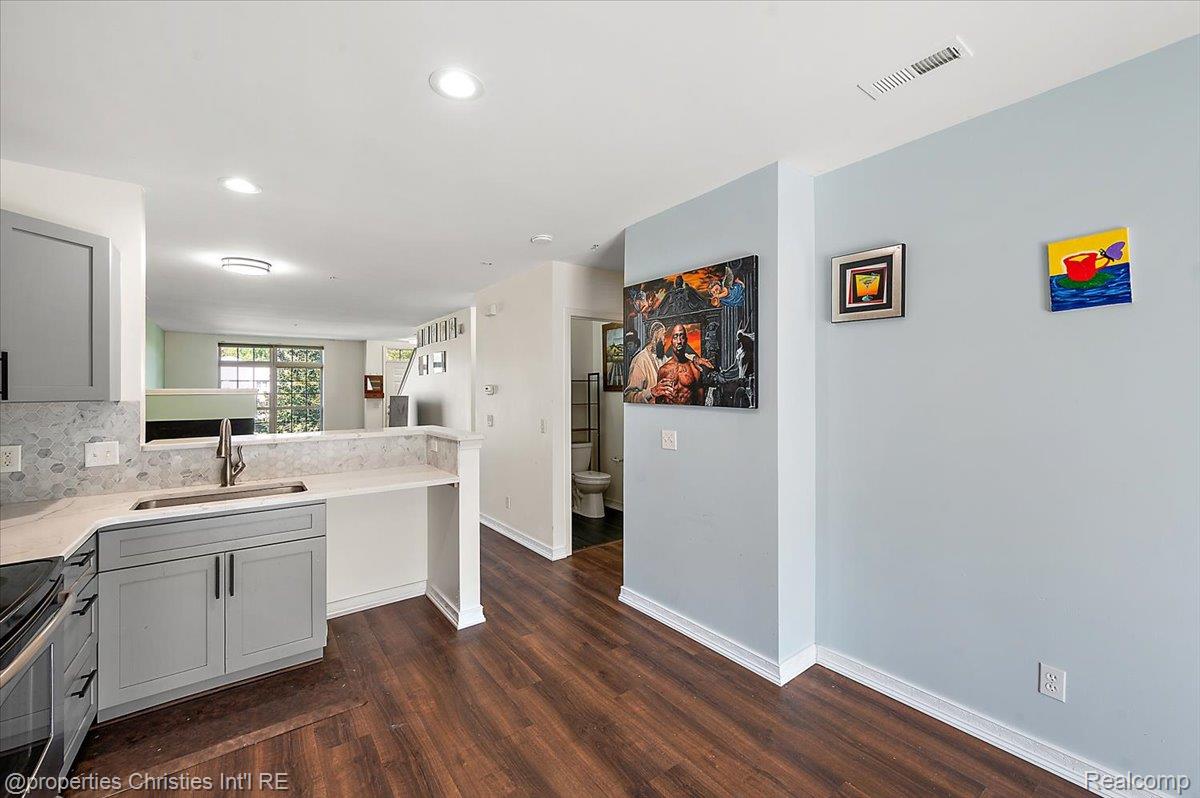 3246 Camden Drive