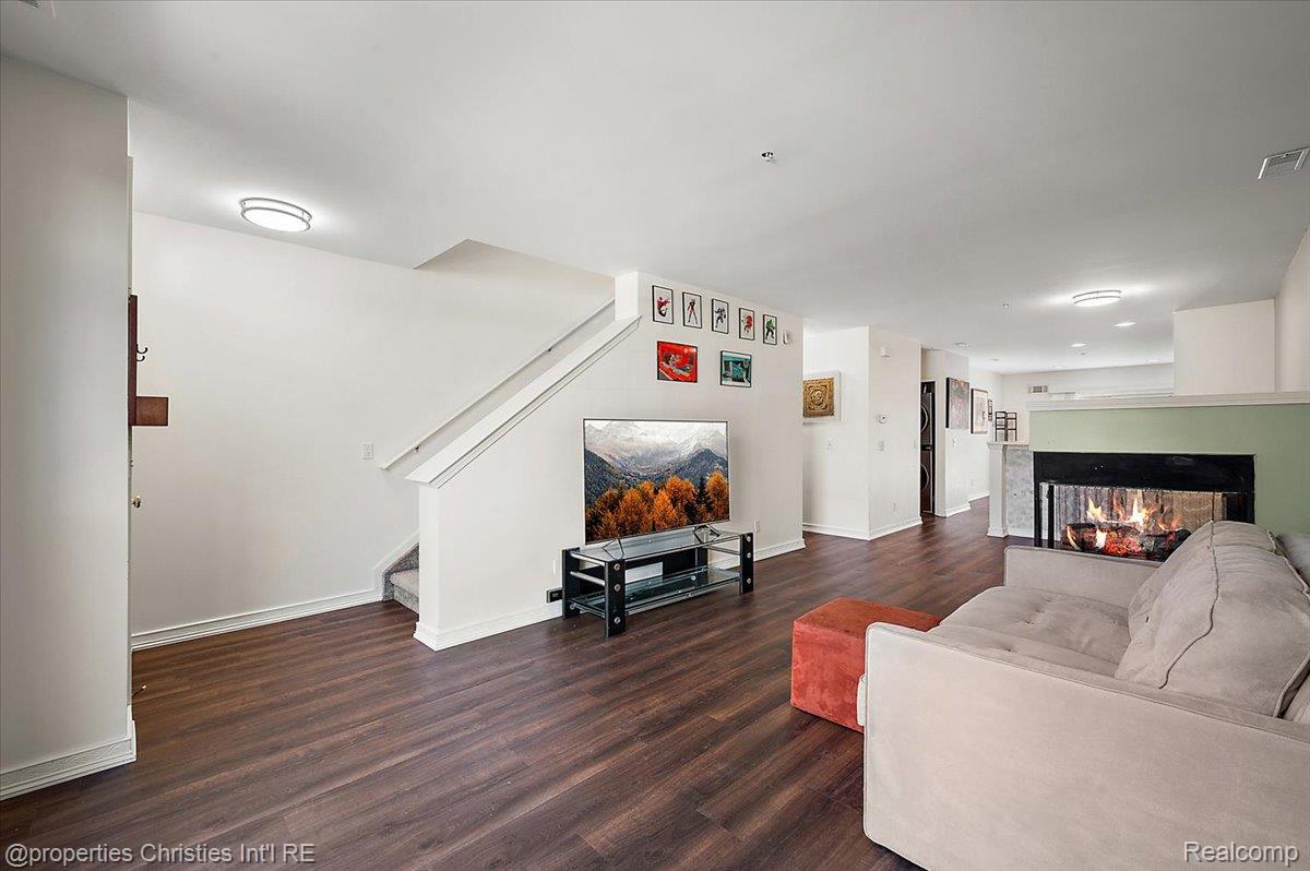 3246 Camden Drive
