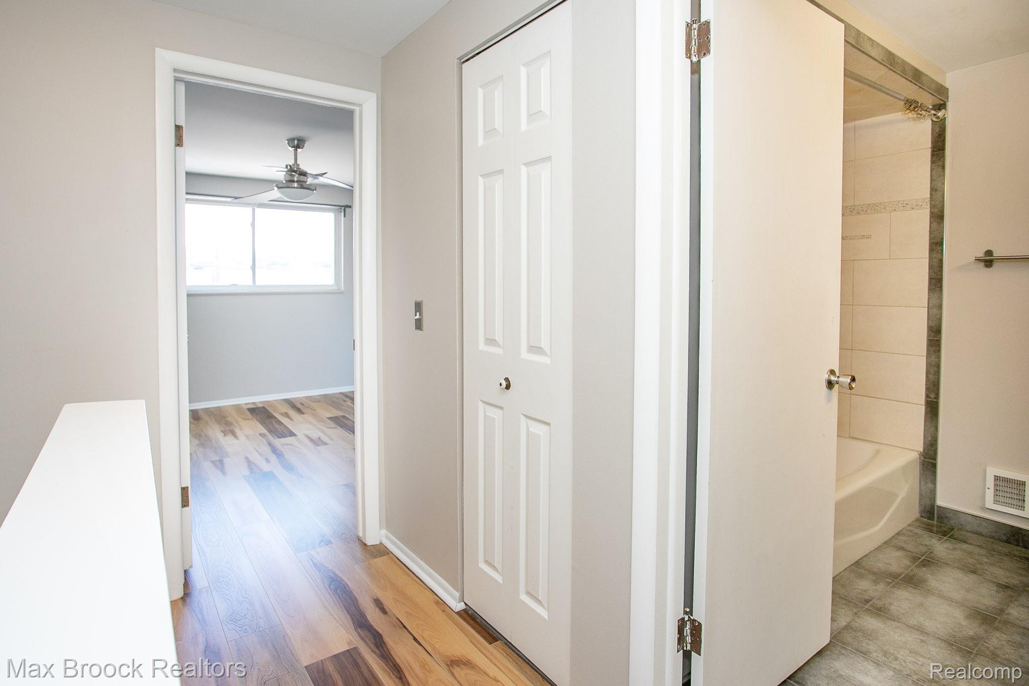 319 W LINCOLN Avenue