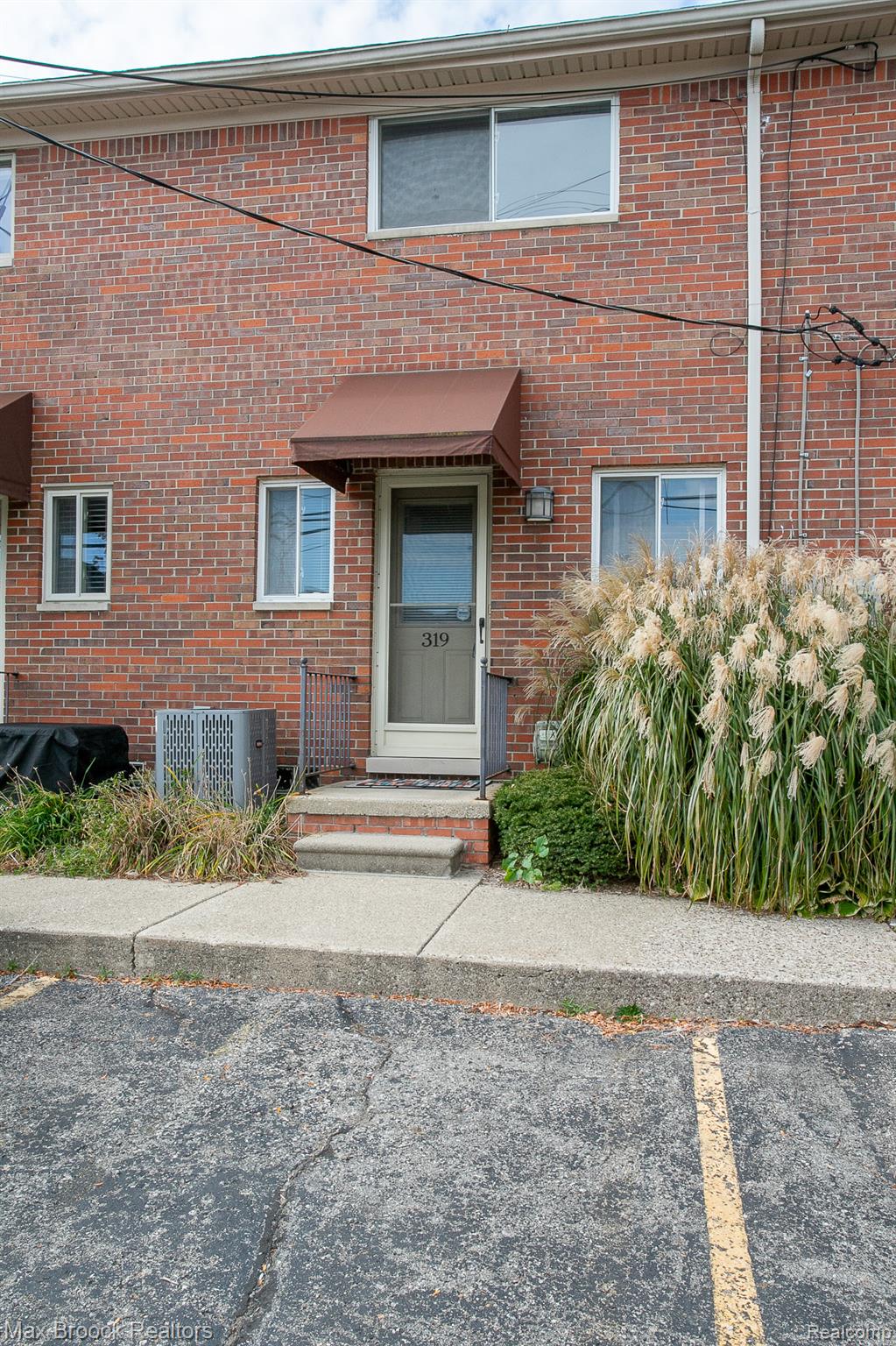 319 W LINCOLN Avenue