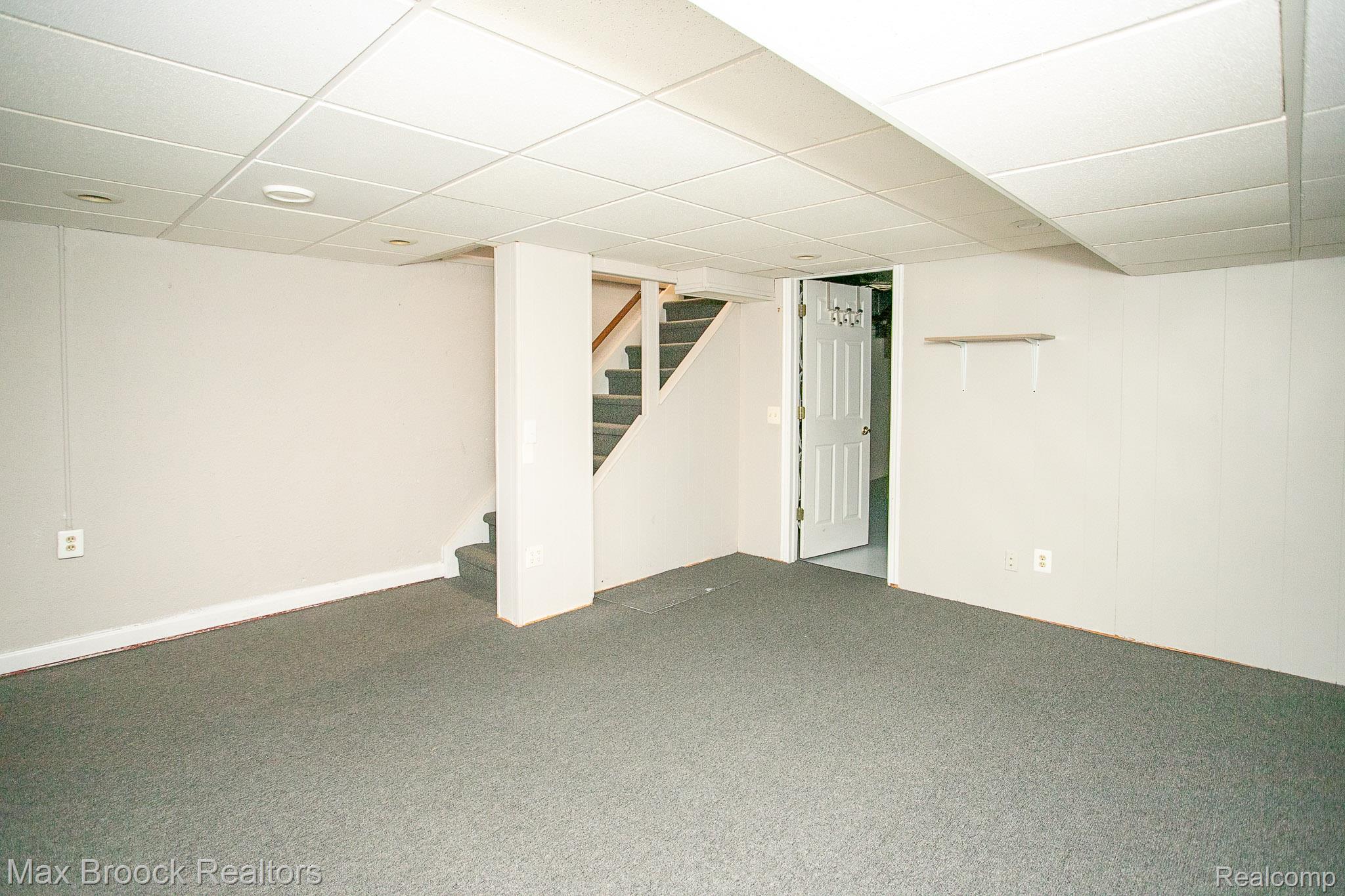 319 W LINCOLN Avenue