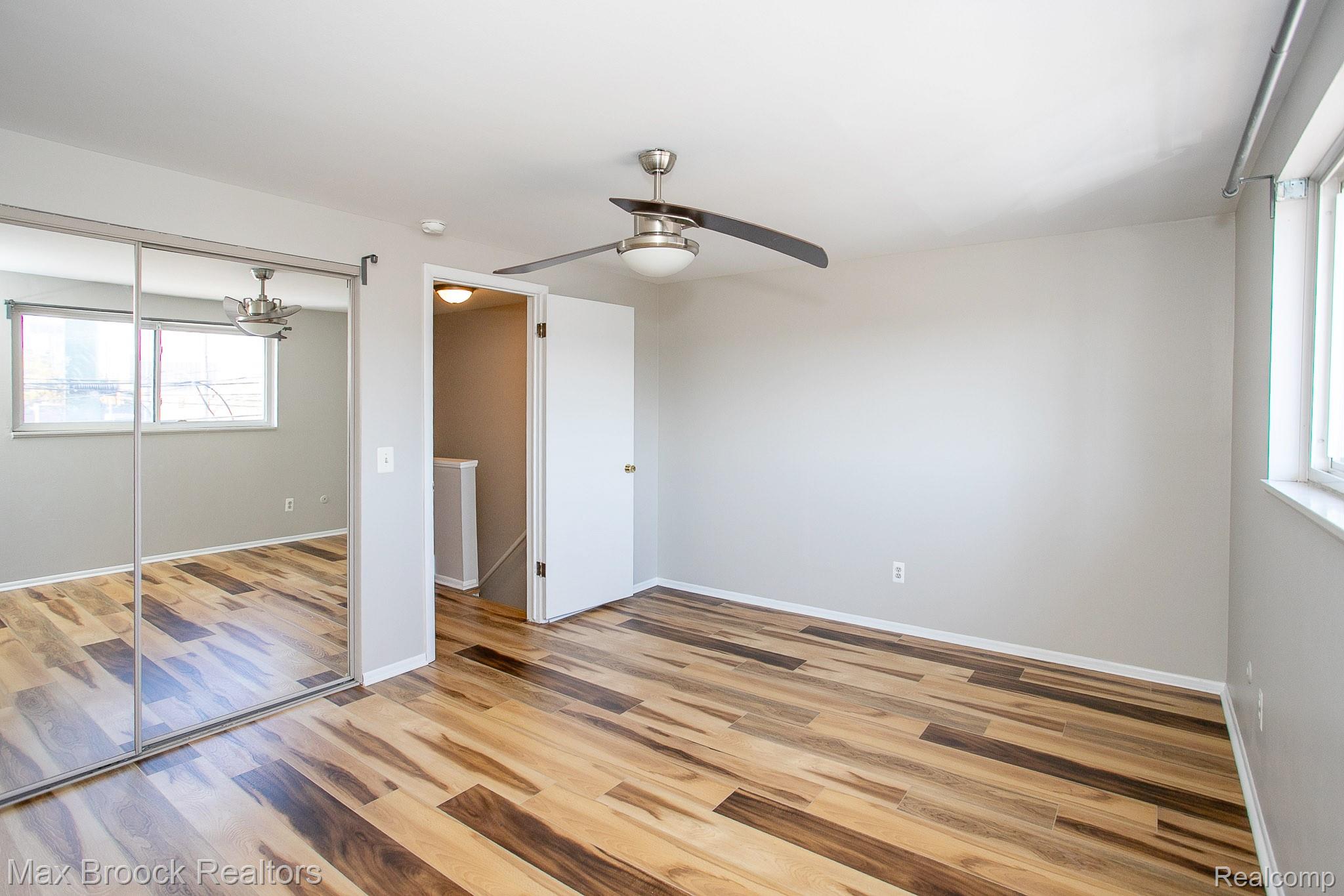 319 W LINCOLN Avenue