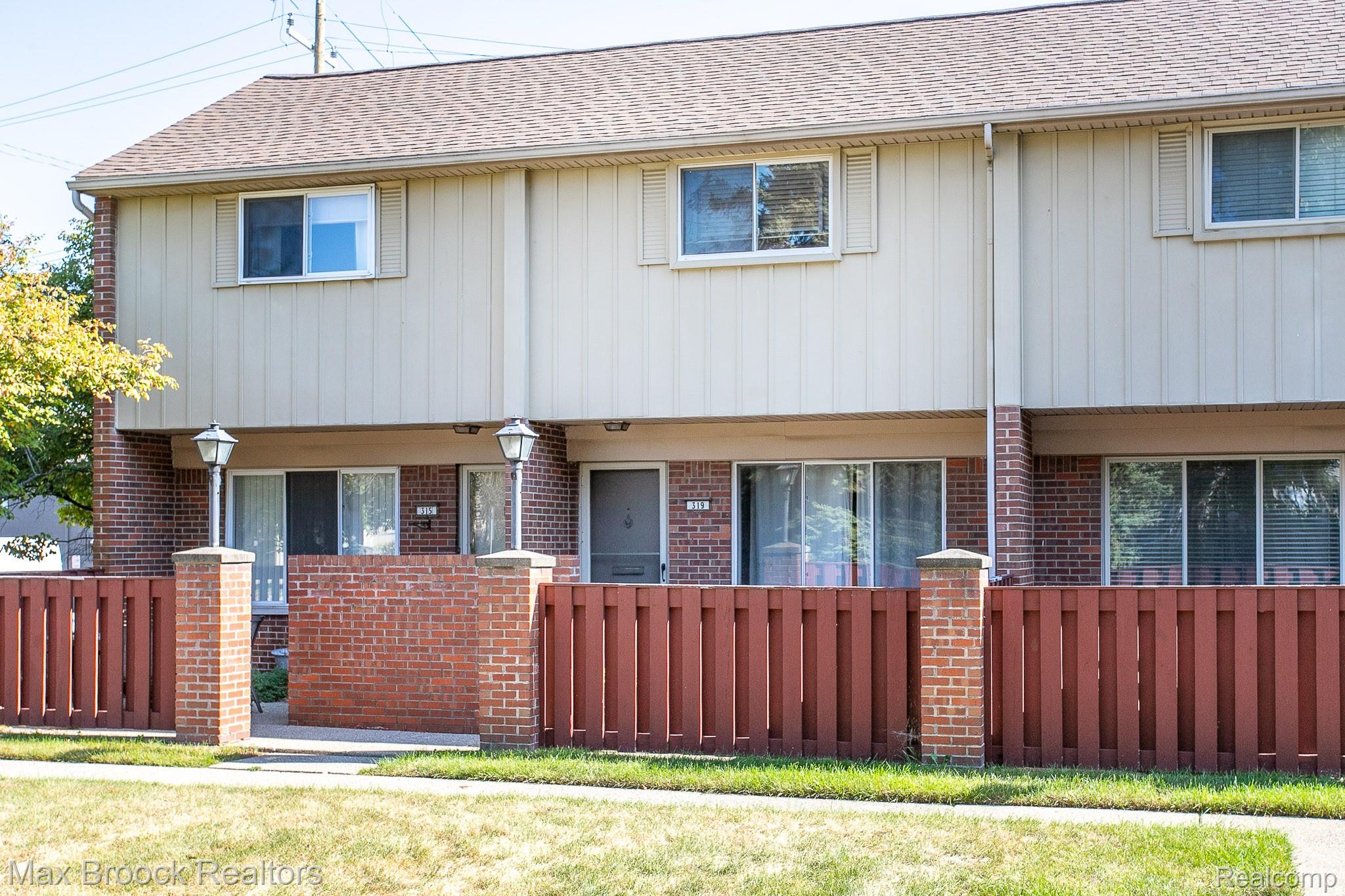 319 W LINCOLN Avenue