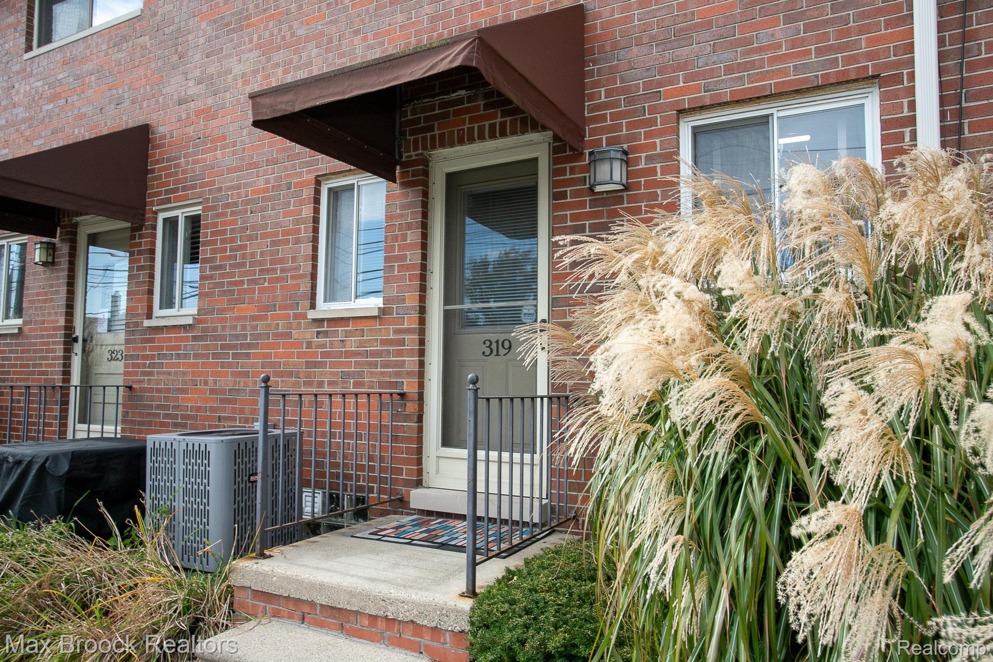 319 W LINCOLN Avenue