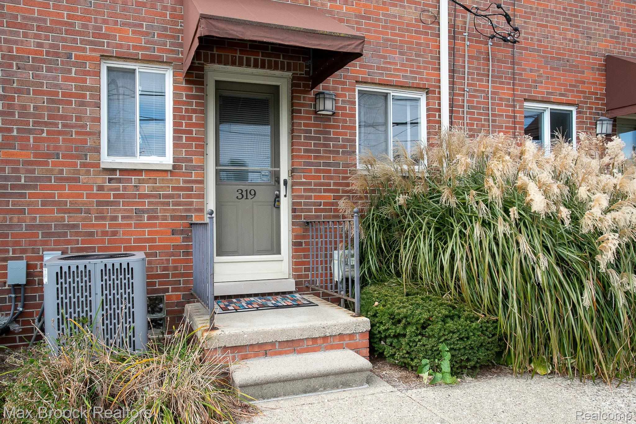 319 W LINCOLN Avenue