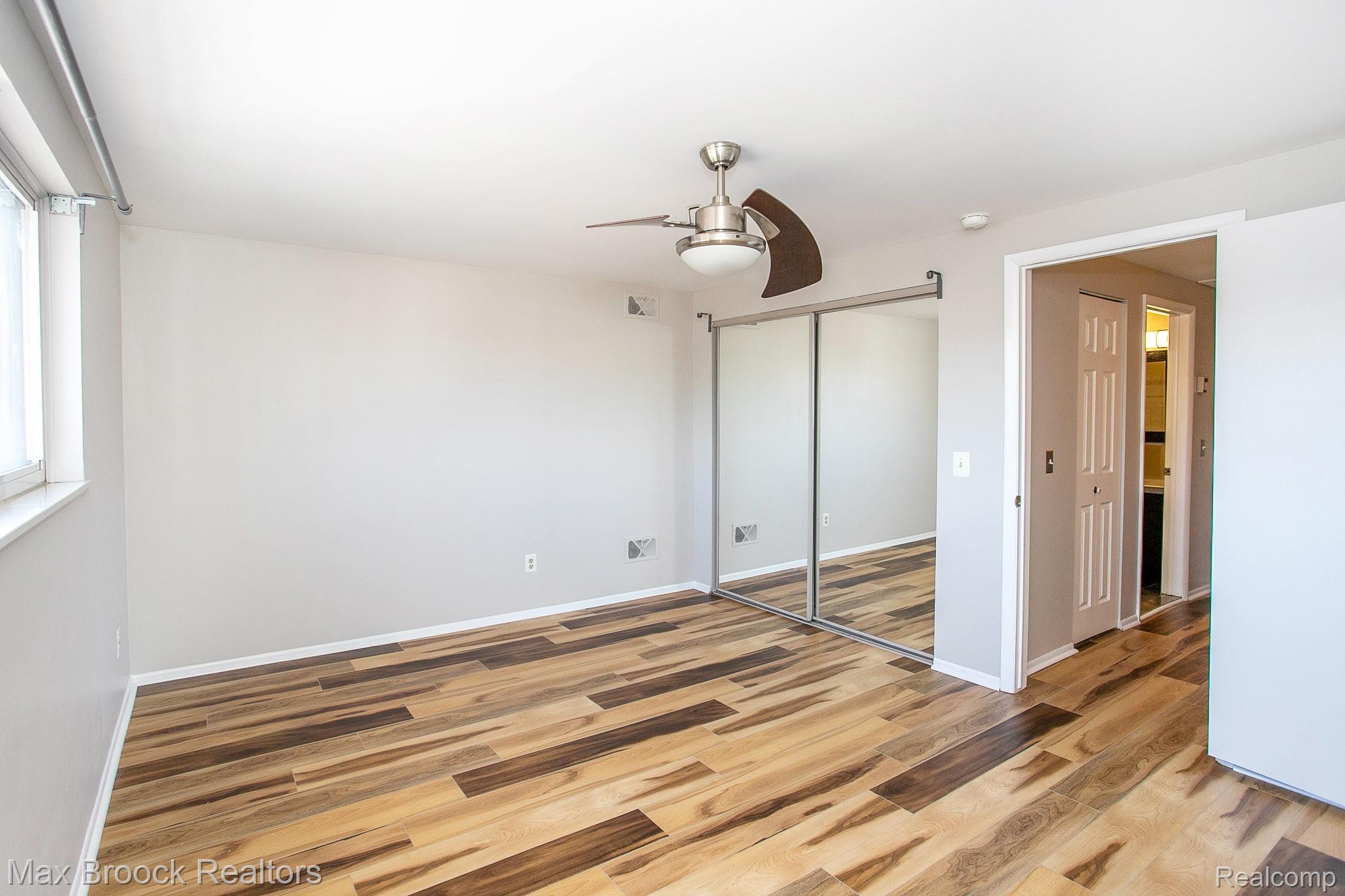 319 W LINCOLN Avenue