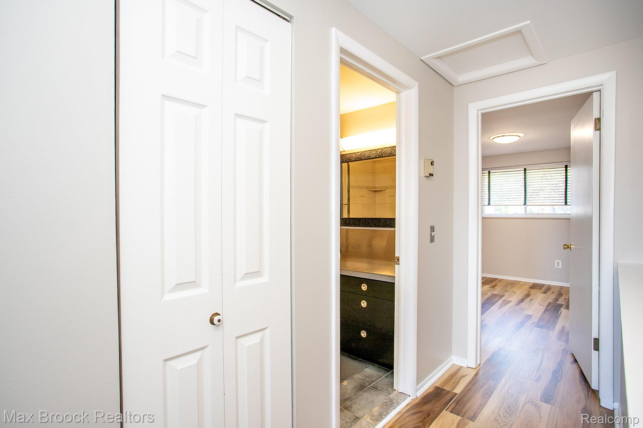 319 W LINCOLN Avenue