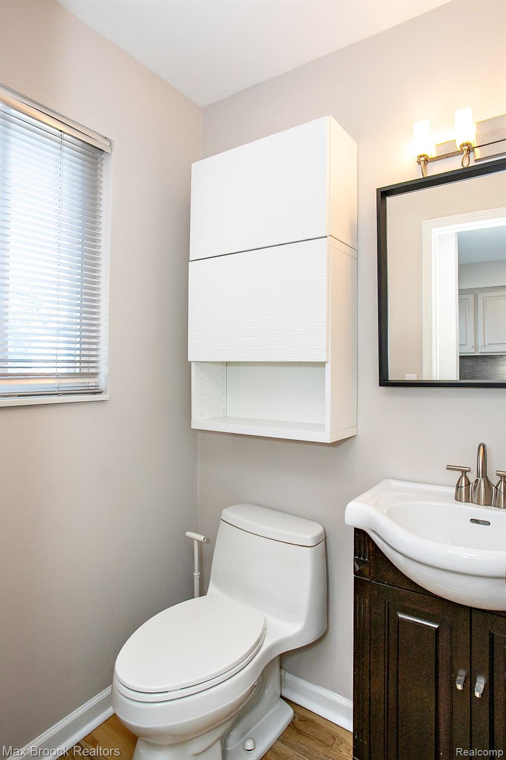 319 W LINCOLN Avenue