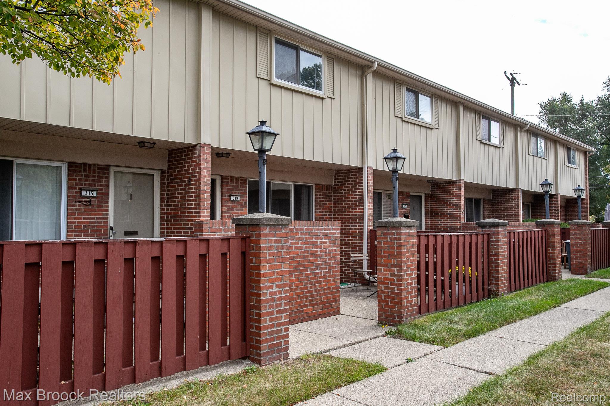 319 W LINCOLN Avenue