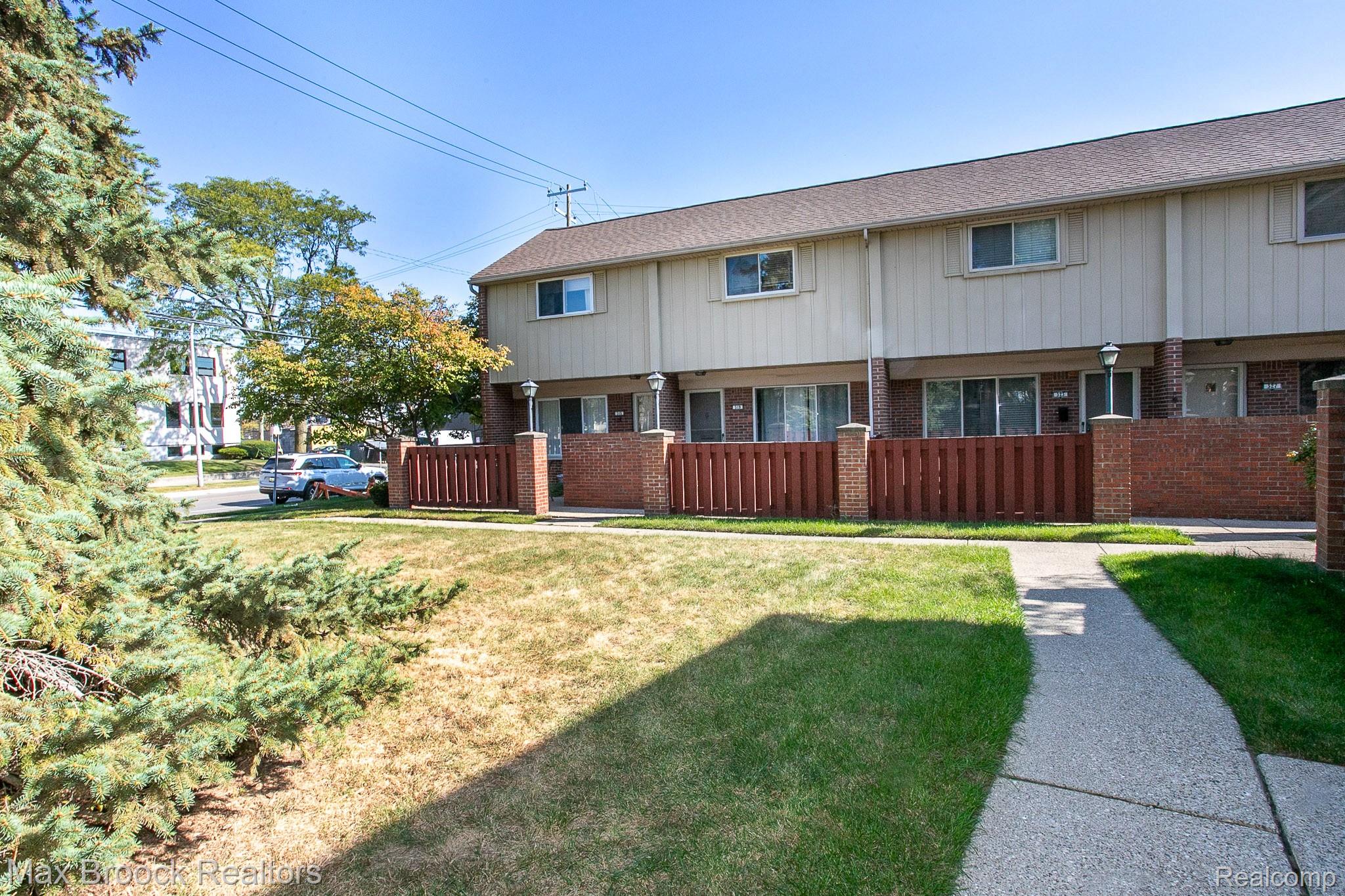 319 W LINCOLN Avenue