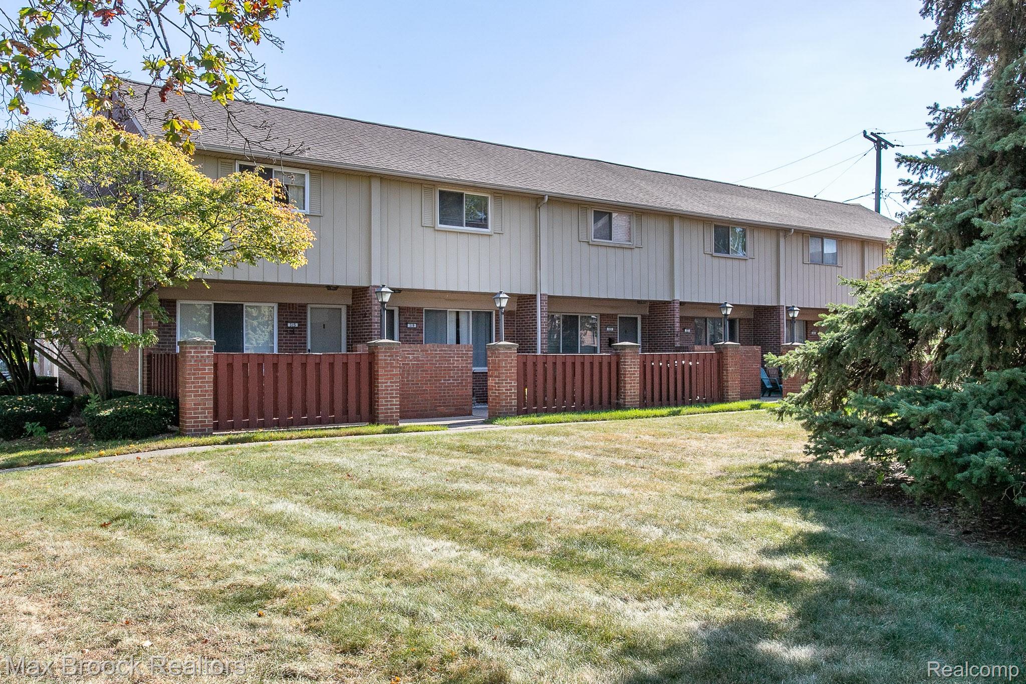 319 W LINCOLN Avenue