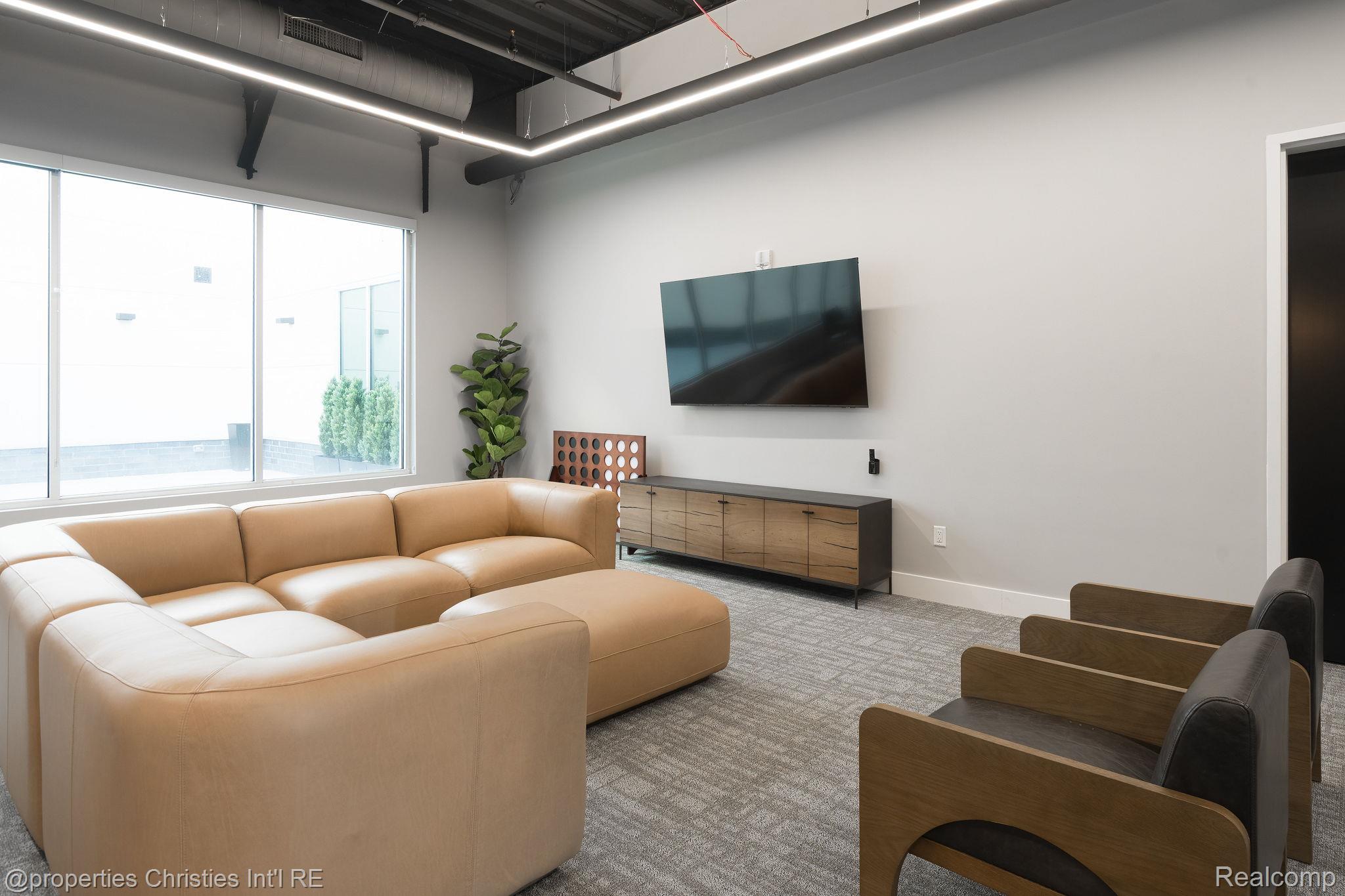 118 N Main Street 403