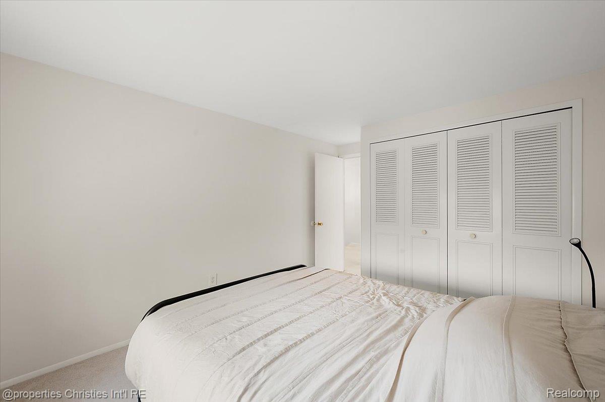 41327 Lagoon Court
