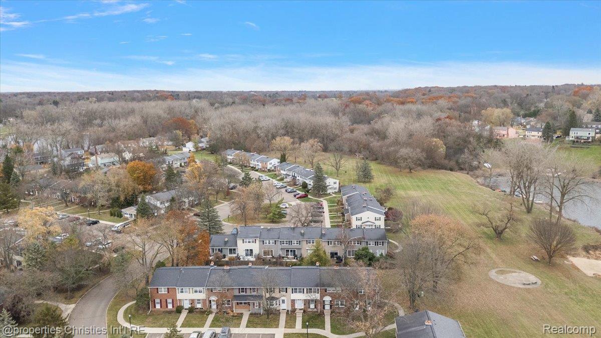 41327 Lagoon Court