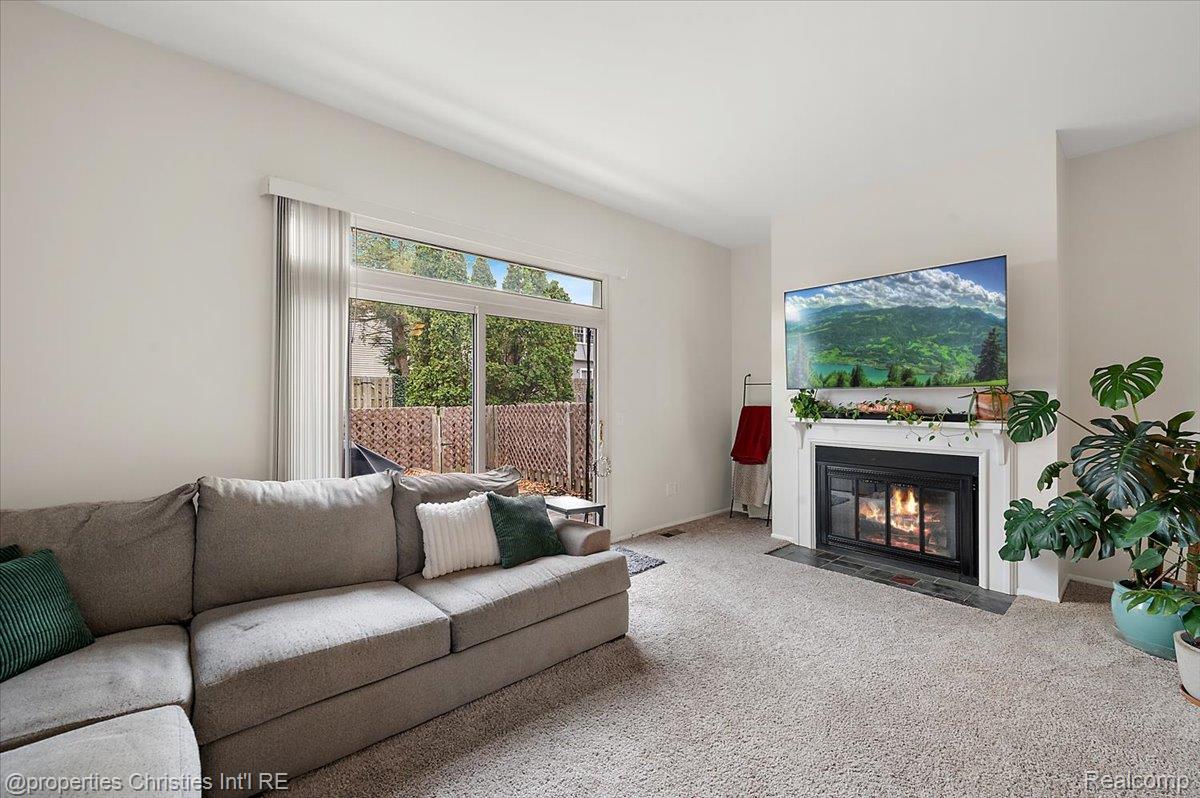 41327 Lagoon Court