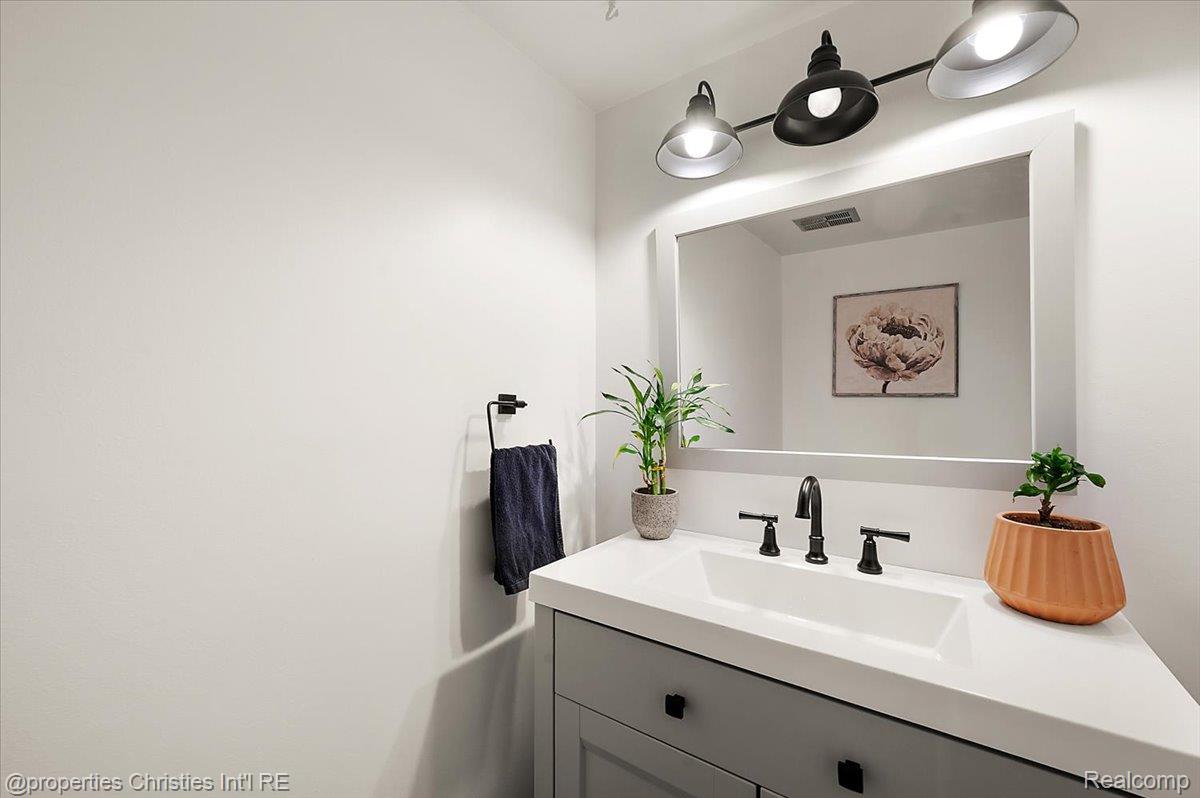 41327 Lagoon Court