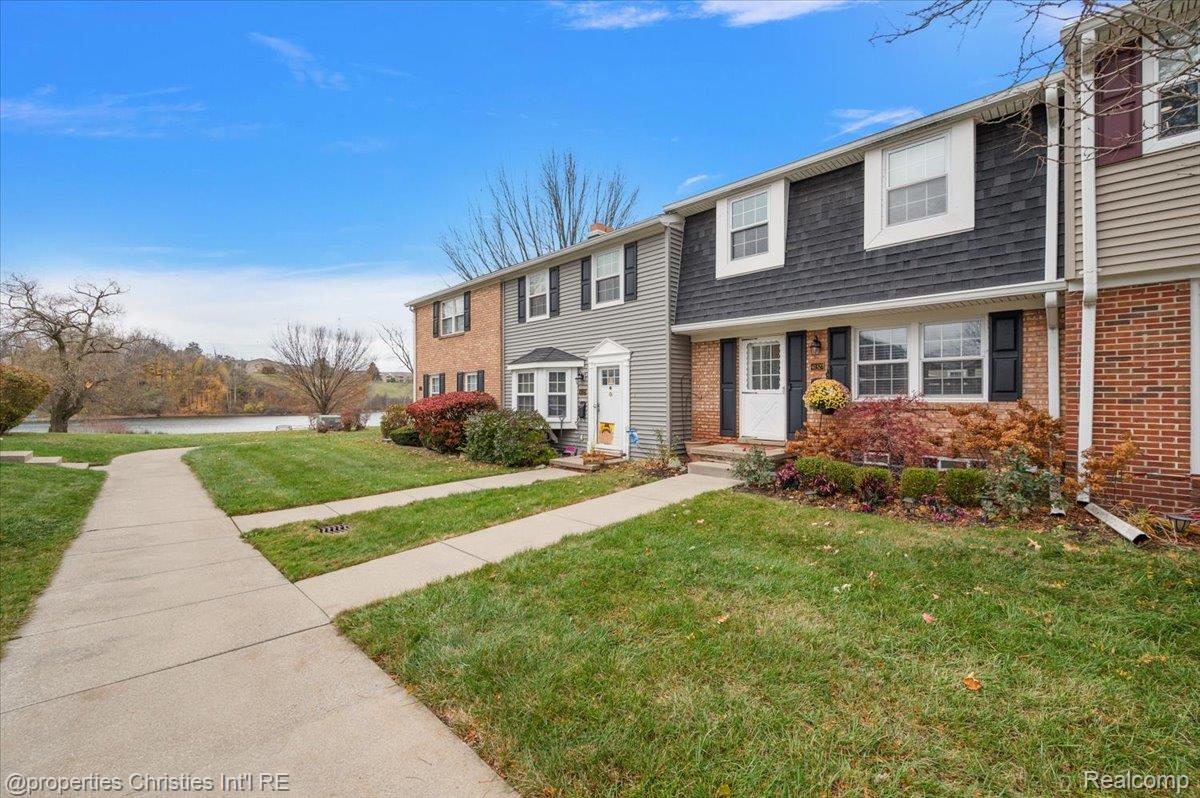 41327 Lagoon Court
