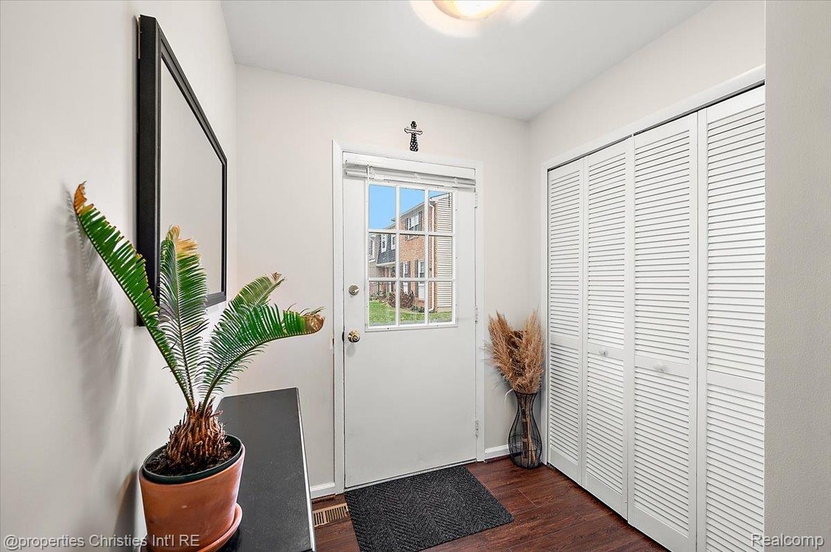 41327 Lagoon Court