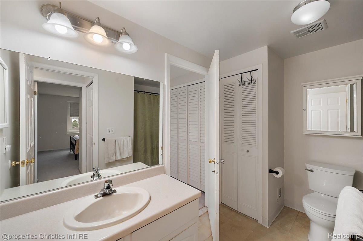 41327 Lagoon Court