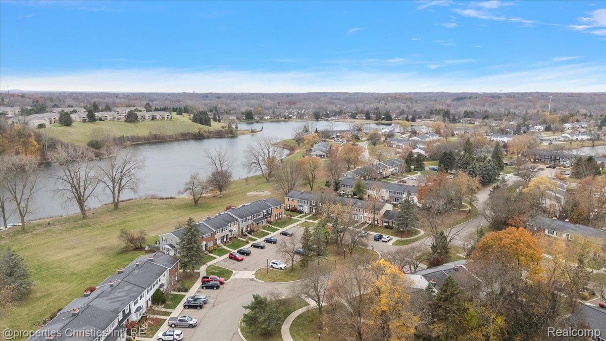 41327 Lagoon Court
