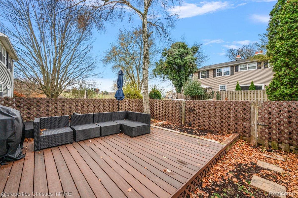 41327 Lagoon Court