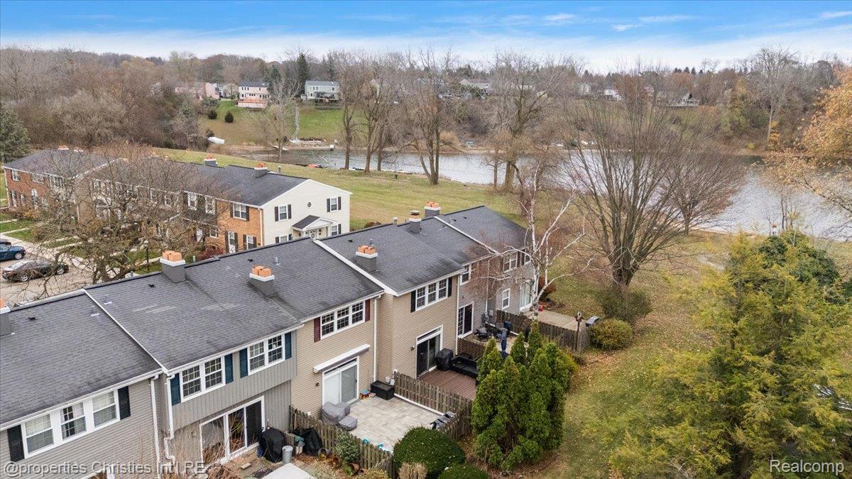 41327 Lagoon Court