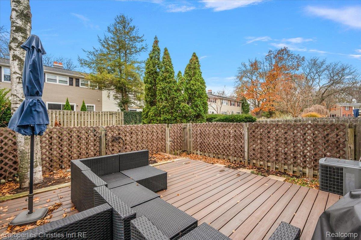 41327 Lagoon Court