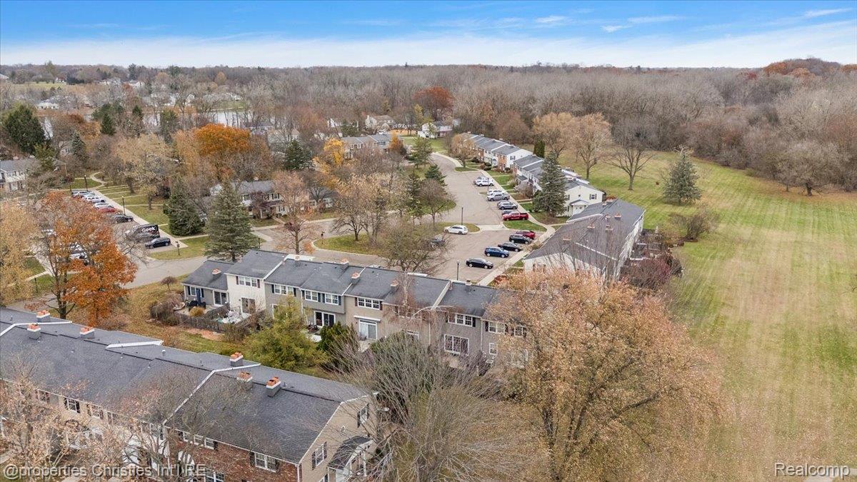 41327 Lagoon Court
