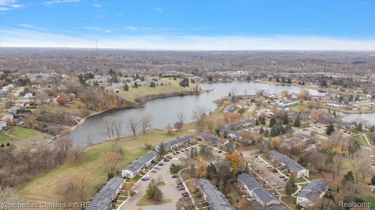 41327 Lagoon Court