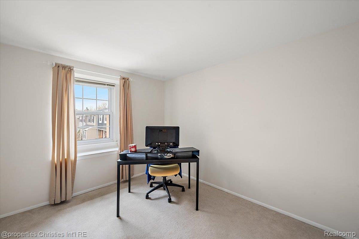 41327 Lagoon Court