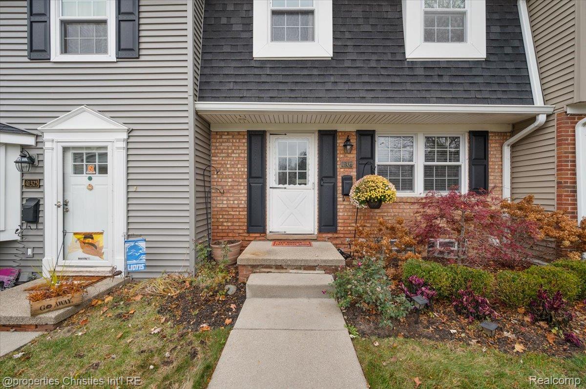 41327 Lagoon Court