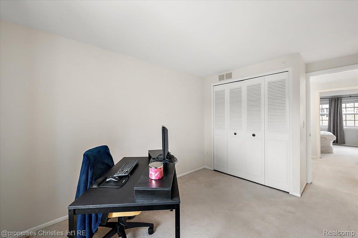 41327 Lagoon Court