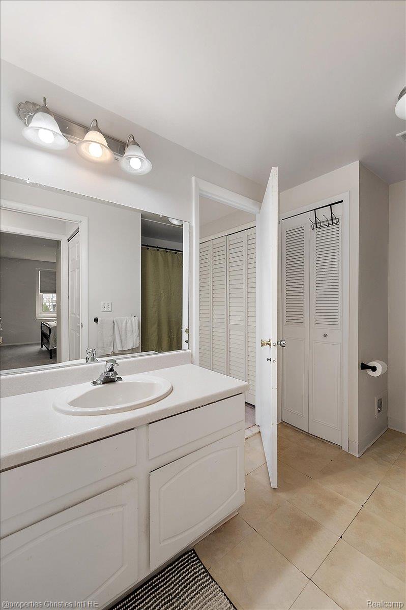 41327 Lagoon Court