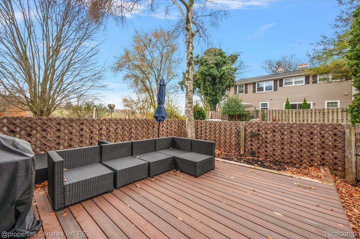 41327 Lagoon Court