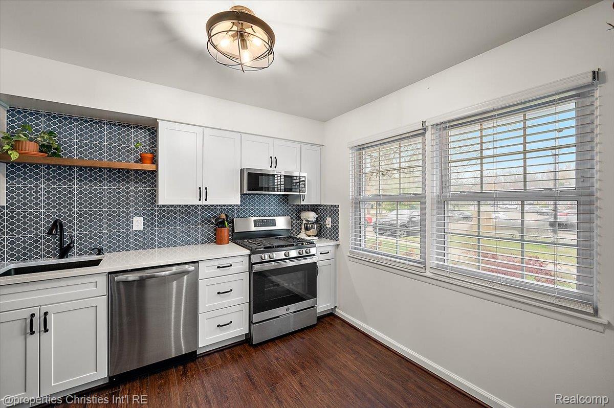 41327 Lagoon Court
