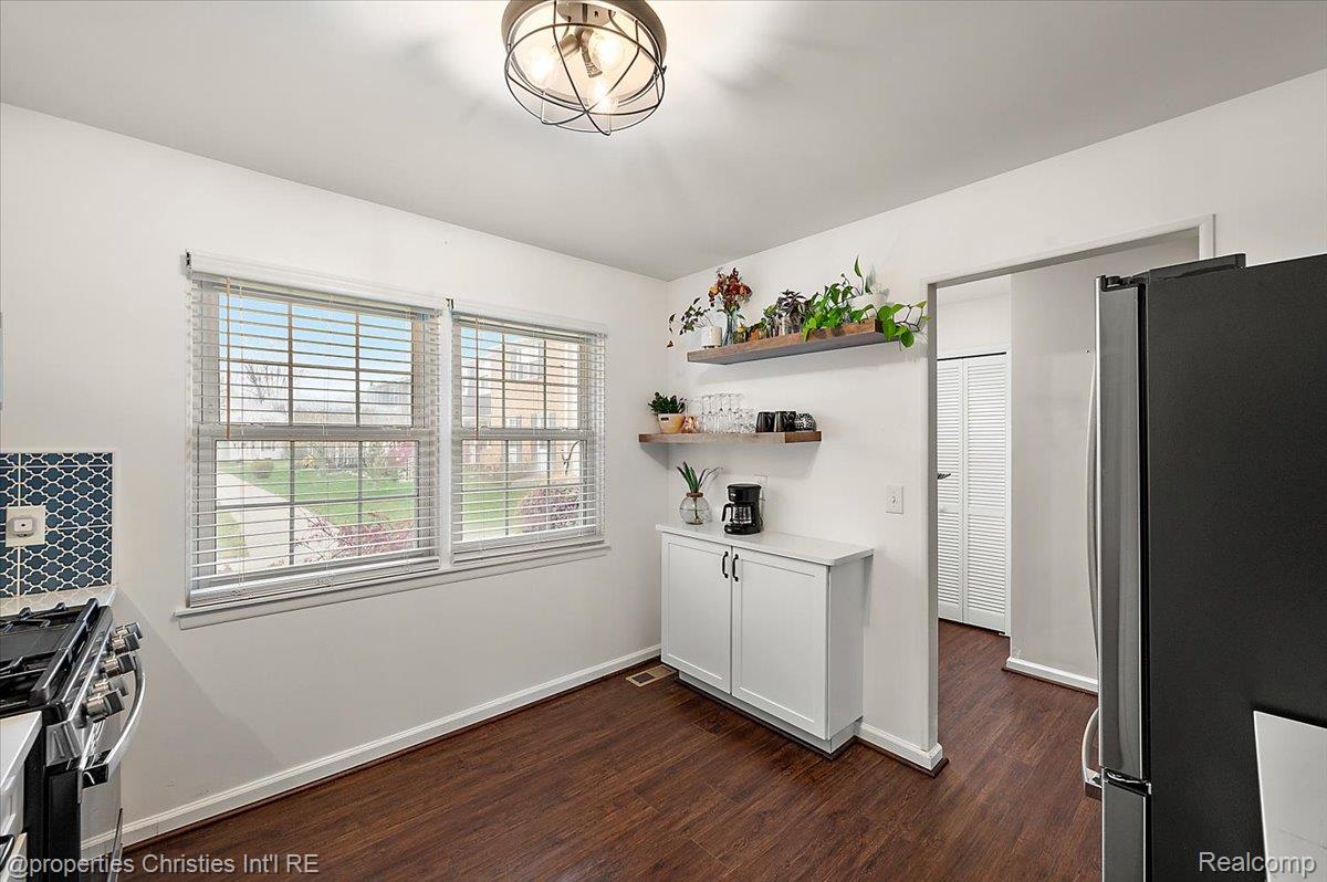 41327 Lagoon Court