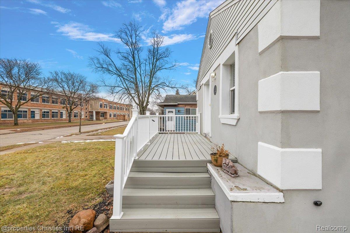 2435 Sunnyknoll Avenue