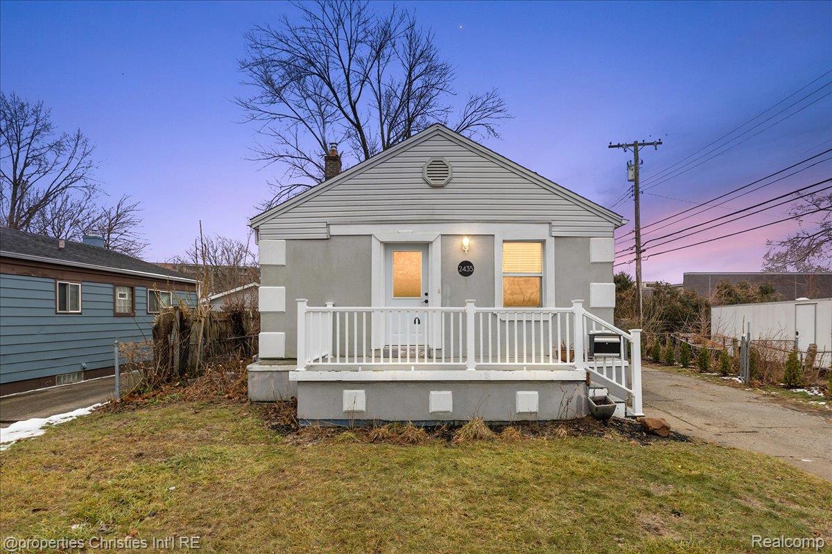 2435 Sunnyknoll Avenue