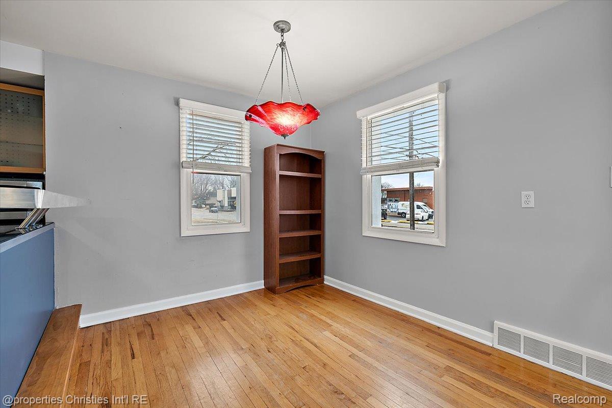 2435 Sunnyknoll Avenue