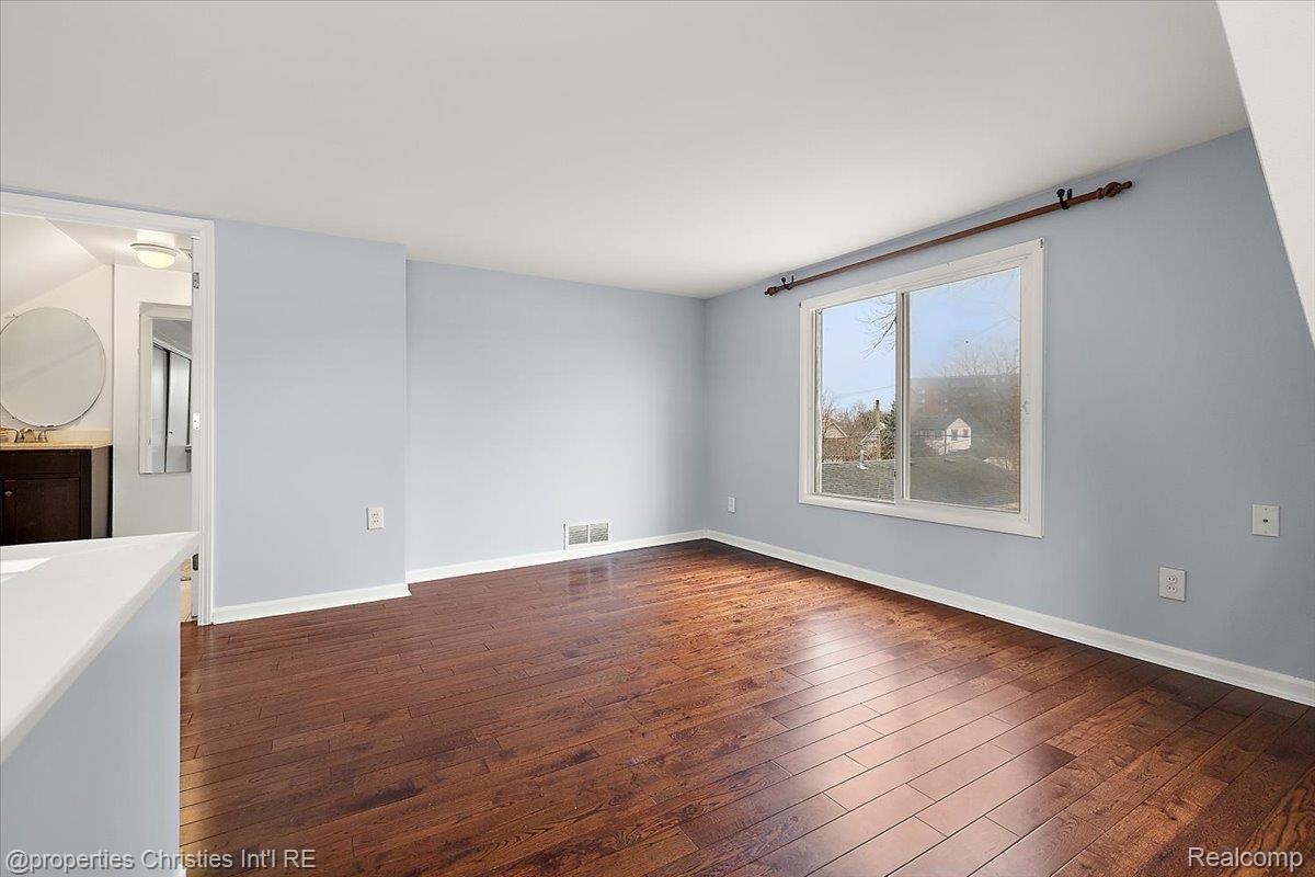 2435 Sunnyknoll Avenue