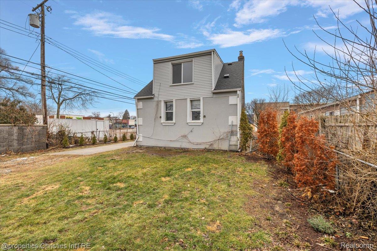 2435 Sunnyknoll Avenue