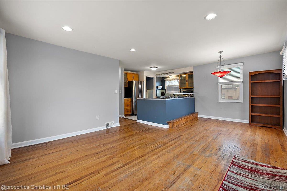 2435 Sunnyknoll Avenue