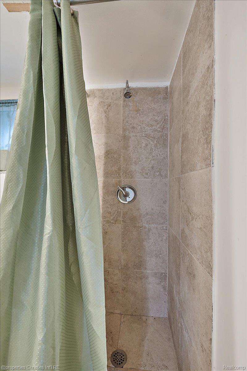 2435 Sunnyknoll Avenue